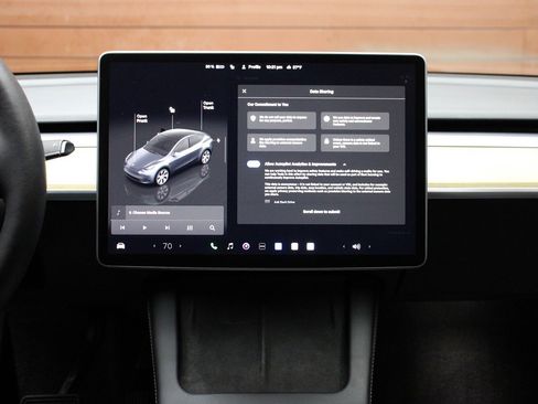 Used 2023 Tesla Model Y Long Range image 22