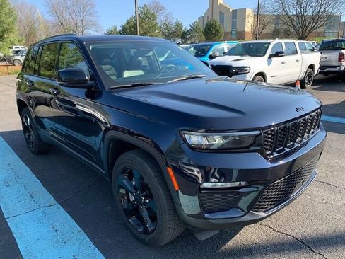 Used 2024 Jeep Grand Cherokee Limited w/ Black Appearance Package image 8