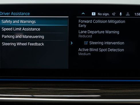 Used 2023 BMW 530e xDrive w/ Premium Package image 27