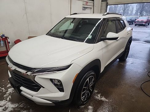 Used 2025 Chevrolet TrailBlazer LT w/ LT Cold Weather Package image 1