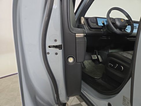 Used 2024 Rivian R1S Adventure AWD/4WD image 32