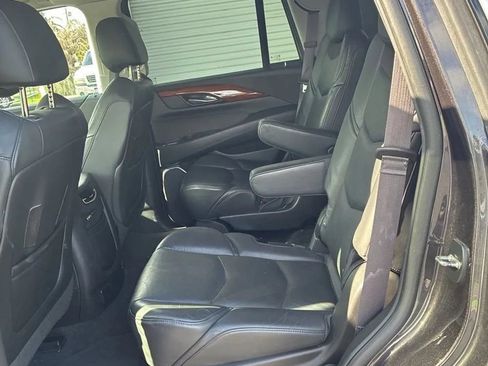 Used 2015 Cadillac Escalade Luxury AWD/4WD image 21