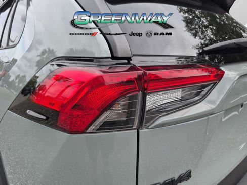 Used 2021 Toyota RAV4 XLE FWD image 31