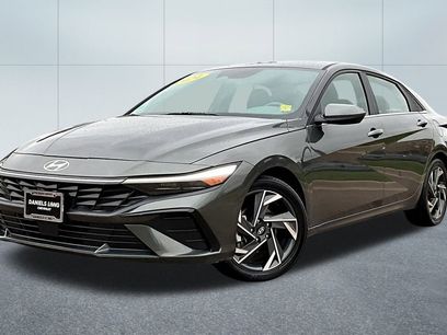 Used 2024 Hyundai Elantra SEL w/ Convenience Package