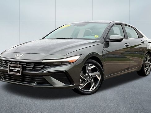 Used 2024 Hyundai Elantra SEL w/ Convenience Package image 1