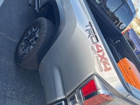 Used 2020 Toyota Tacoma TRD Off-Road image 5