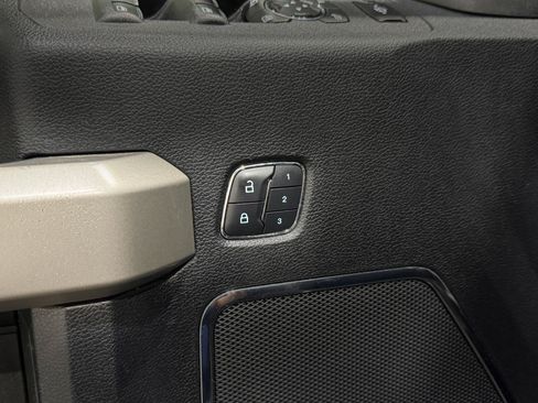 Used 2018 Ford F250 Lariat w/ Lariat Ultimate Package AWD/4WD image 29