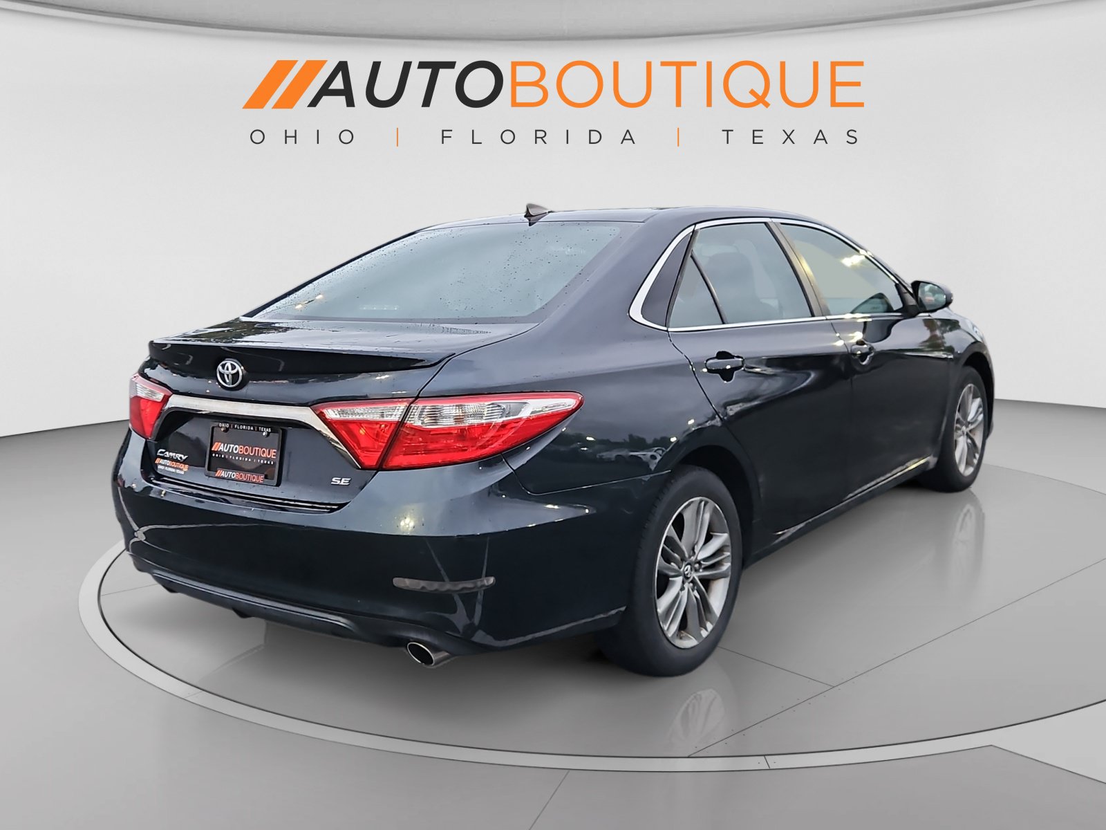 Used 2017 Toyota Camry SE w/ Moonroof Package FWD image 5