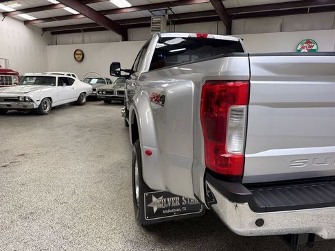 Used 2019 Ford F350 XLT w/ XLT Premium Package AWD/4WD image 15