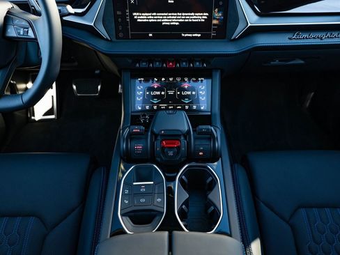 New 2025 Lamborghini Urus SE image 21