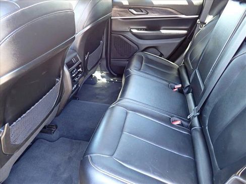 Used 2023 Jeep Grand Cherokee Limited AWD/4WD image 10