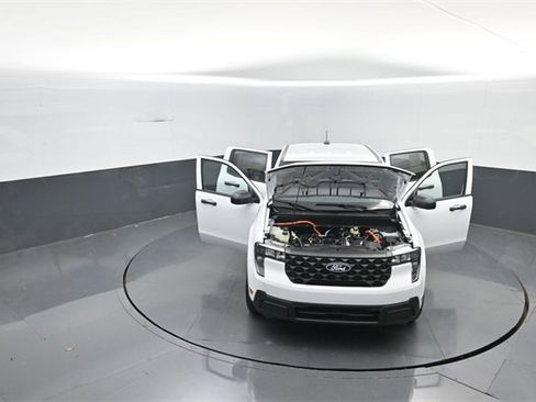 New 2025 Ford Maverick XL image 32