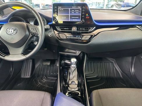 Used 2020 Toyota C-HR XLE FWD image 17