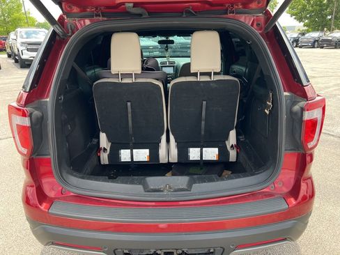 Used 2019 Ford Explorer XLT w/ Equipment Group 202A FWD image 9