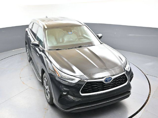 Used 2021 Toyota Highlander XLE AWD/4WD image 44