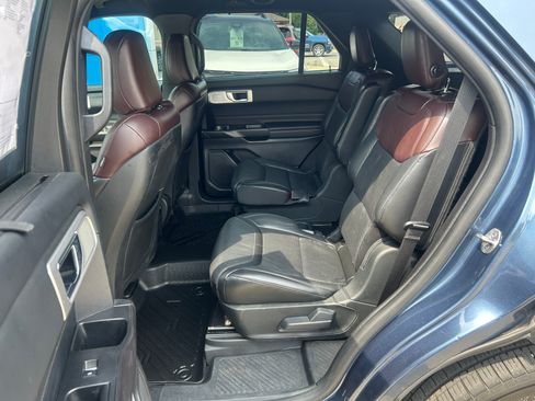 Used 2020 Ford Explorer Platinum w/ Premium Technology Package AWD/4WD image 32