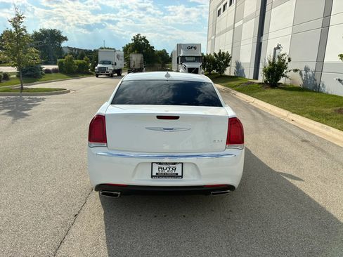 Used 2021 Chrysler 300 Touring RWD image 6