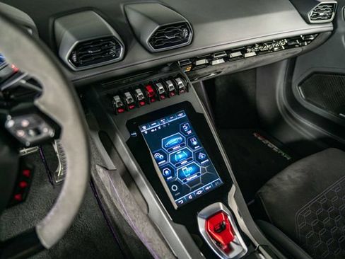 Used 2021 Lamborghini Huracan EVO RWD image 20