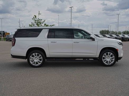 Used 2021 Chevrolet Suburban High Country AWD/4WD image 5