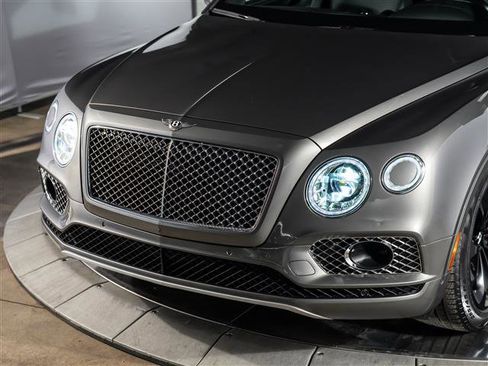Used 2018 Bentley Bentayga image 11