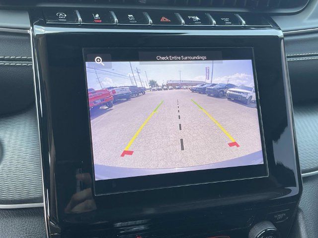 Used 2023 Jeep Grand Cherokee Laredo AWD/4WD image 29