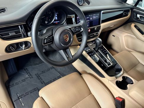 Used 2024 Porsche Macan w/ Premium Plus Package image 9