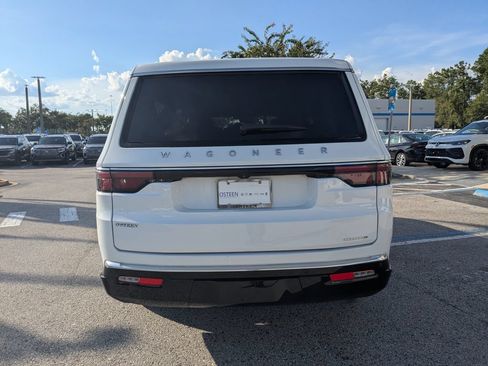 Used 2024 Jeep Wagoneer L Series II w/ Flexible Seating Group AWD/4WD image 5