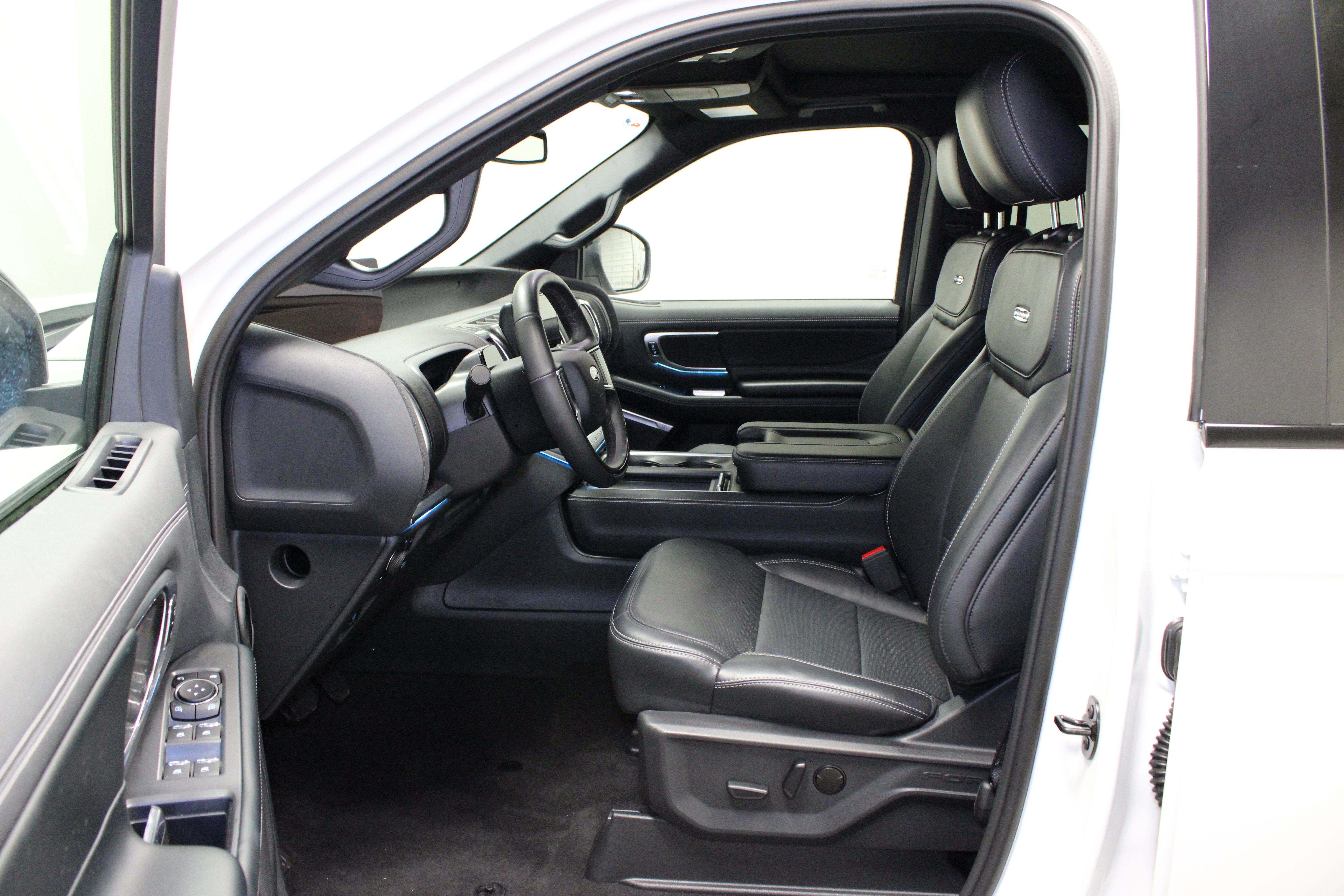 Used 2025 Ford Expedition Max Platinum w/ Stealth Performance Package AWD/4WD image 22