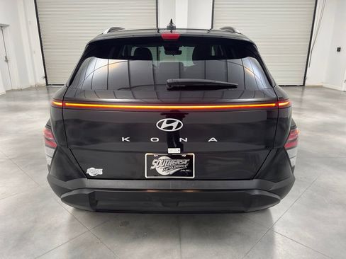 Used 2025 Hyundai Kona SEL image 6
