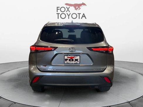 Used 2025 Toyota Highlander XLE image 5