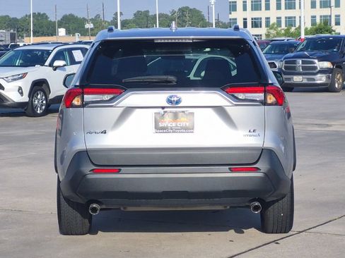 Used 2024 Toyota RAV4 LE AWD/4WD image 5