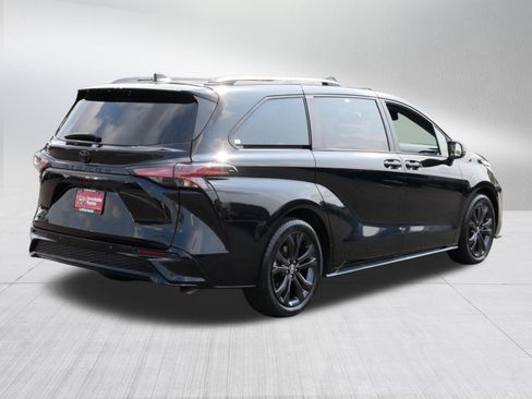 Certified 2026 Toyota Sienna XSE FWD image 7