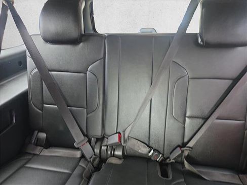 Used 2018 Chevrolet Suburban LT RWD image 21