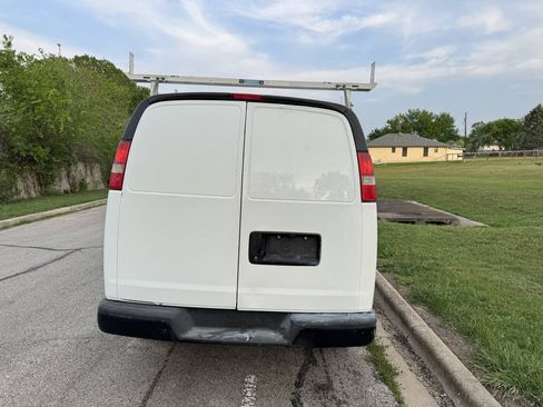 Used 2017 Chevrolet Express 2500 RWD image 1