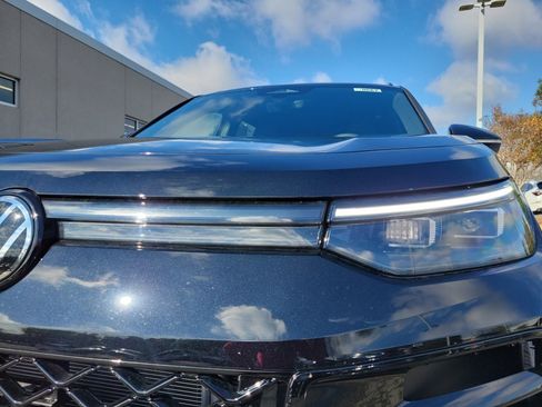New 2026 Volkswagen Tiguan SE R-Line FWD image 26