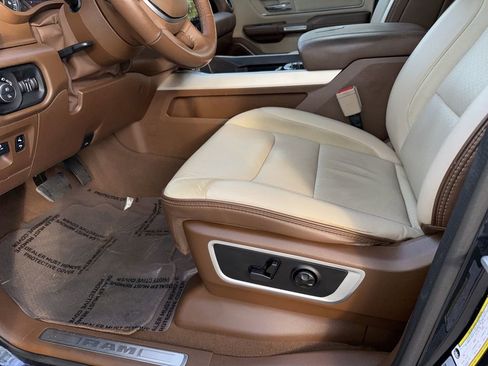 Used 2020 RAM 1500 Laramie image 15