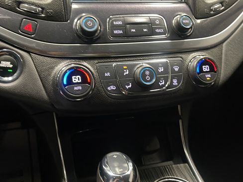 Used 2018 Chevrolet Impala LT FWD image 10