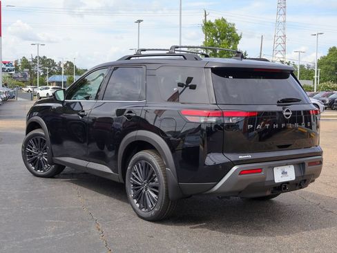 New 2026 Nissan Pathfinder SL w/ SL Premium Package FWD image 2