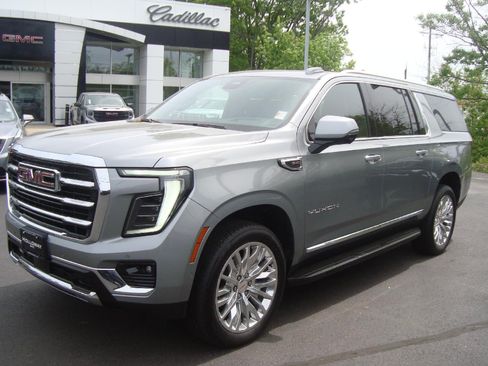 Certified 2025 GMC Yukon XL Elevation w/ Elevation Premium Package AWD/4WD image 32