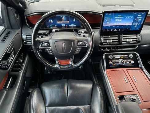 Used 2022 Lincoln Navigator Reserve image 16