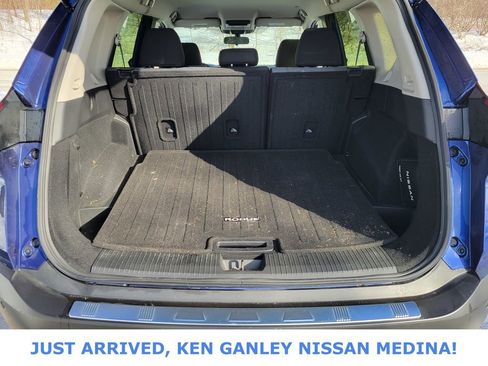Certified 2023 Nissan Rogue SV image 17