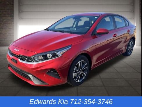 Used 2024 Kia Forte LXS image 3