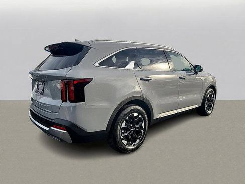 New 2025 Kia Sorento S image 4