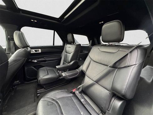 Certified 2022 Ford Explorer ST image 11