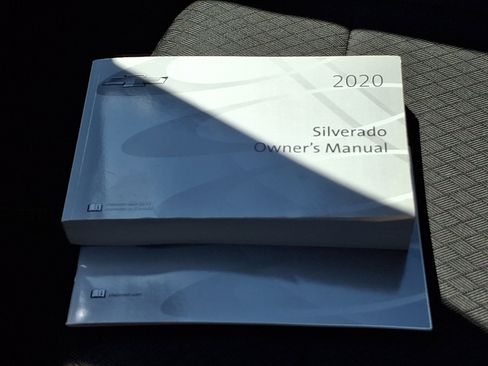 Used 2020 Chevrolet Silverado 1500 LT image 25