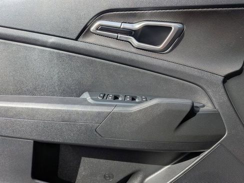 Used 2025 Kia Sportage LX image 24