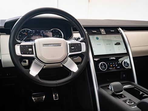 Used 2023 Land Rover Discovery S R-Dynamic image 4