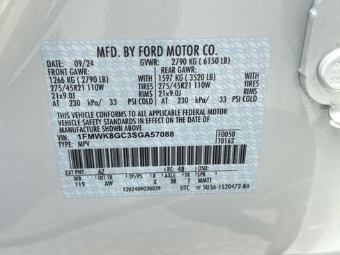 Used 2025 Ford Explorer ST AWD/4WD image 35