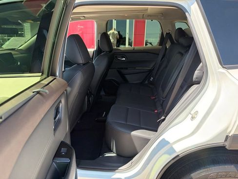 Used 2023 Nissan Rogue SV w/ SV Premium B Package AWD/4WD image 16