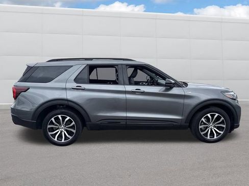 Used 2025 Ford Explorer ST-Line image 11